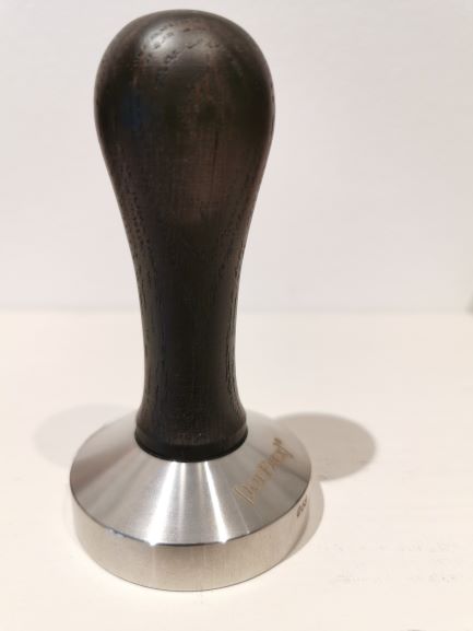 2120 Joe Frex 51mm flat Edelstahl-Tamper mit Griff aus Eiche dunkelbraun
